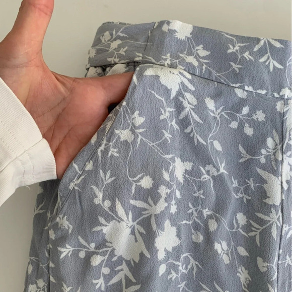 Wilfred
Faun Ankle Pant grey with white flowers. Size  small beach vacation airy - Picture 10 of 15
